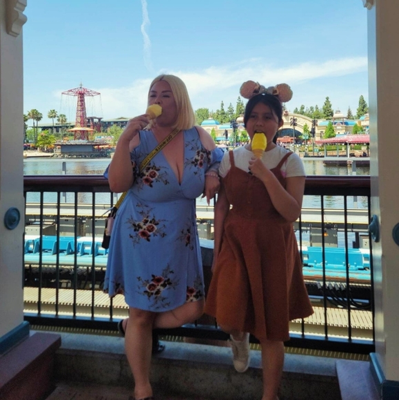 💜 LIKE TO BE NOTIFIED WHEN I GO LIVE!! 💜 - Picture 6 of 8